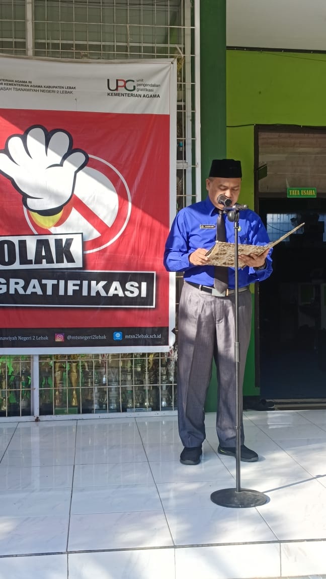 Kepala MTs Negeri 2 Lebak menyampaikan amanat